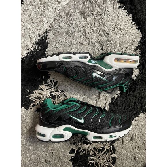 Men's Size 10 - Nike Air Max Plus Black Malachite Green White DM0032-009 - Picture 1 of 5